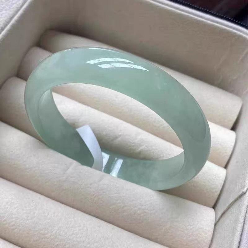 Eiswachsartiges Ölgrün mit Blu – Bracelets Bewertung und Preis