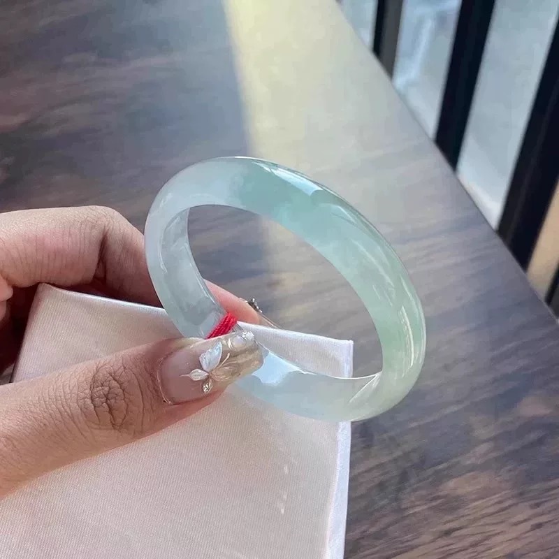Eiswachsartiges Ölgrün mit Blu – Bracelets Bewertung und Preis