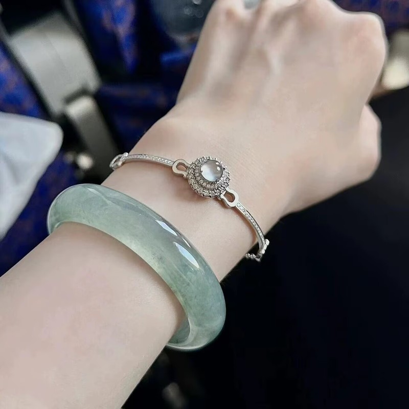 Armband mit Blumenmustern aus  – Bracelets Bewertung und Preis